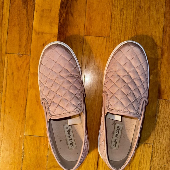 Steve Madden slip on shoes - Picture 2 of 3